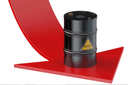 Oil prices dip as U.S. stockpiles rise, Saudi Arabia slashes Asian crude rates