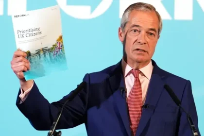 UK migrants could lose right to permanent settlement under reform plan